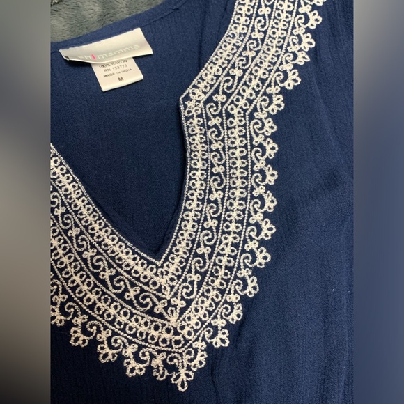 embroidery V-neck Maternity top - Picture 6 of 6